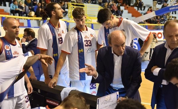 A2 Ovest Old Wild West 2017-18: Riccardo Paolini inquadra Soundreef Siena - Pasta Cellino Cagliari